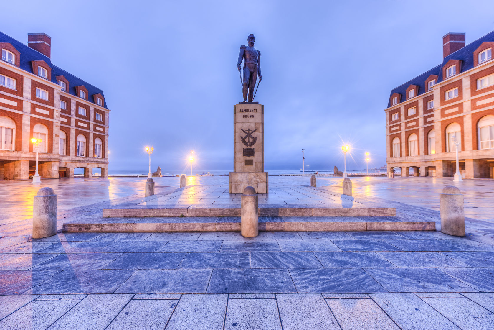 argentina-mar-del-plata-plaza-almirante-brown.jpg